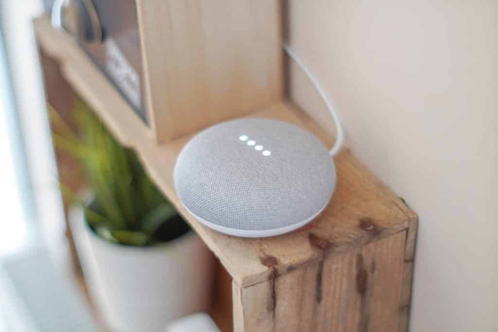 Google Home Mini è lo speaker compatto di Big G